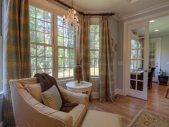 4th image of 6068 Arundale Ln