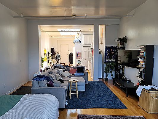 4th image of 54 Knickerbocker Ave #405
