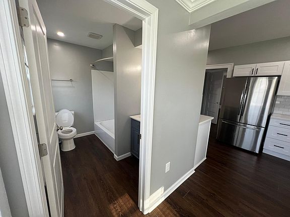 4th image of 12991 Clifton Blvd #4B-2Ba-2800Sqft