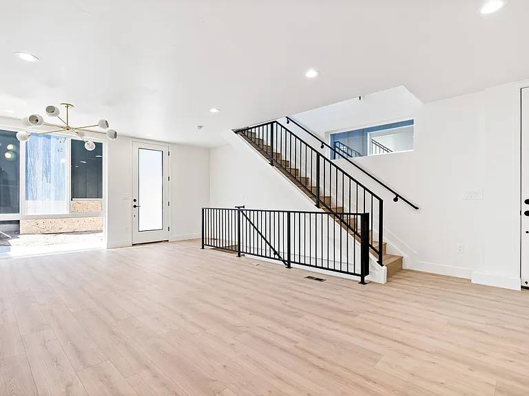 1273 Meade St — Photo 5