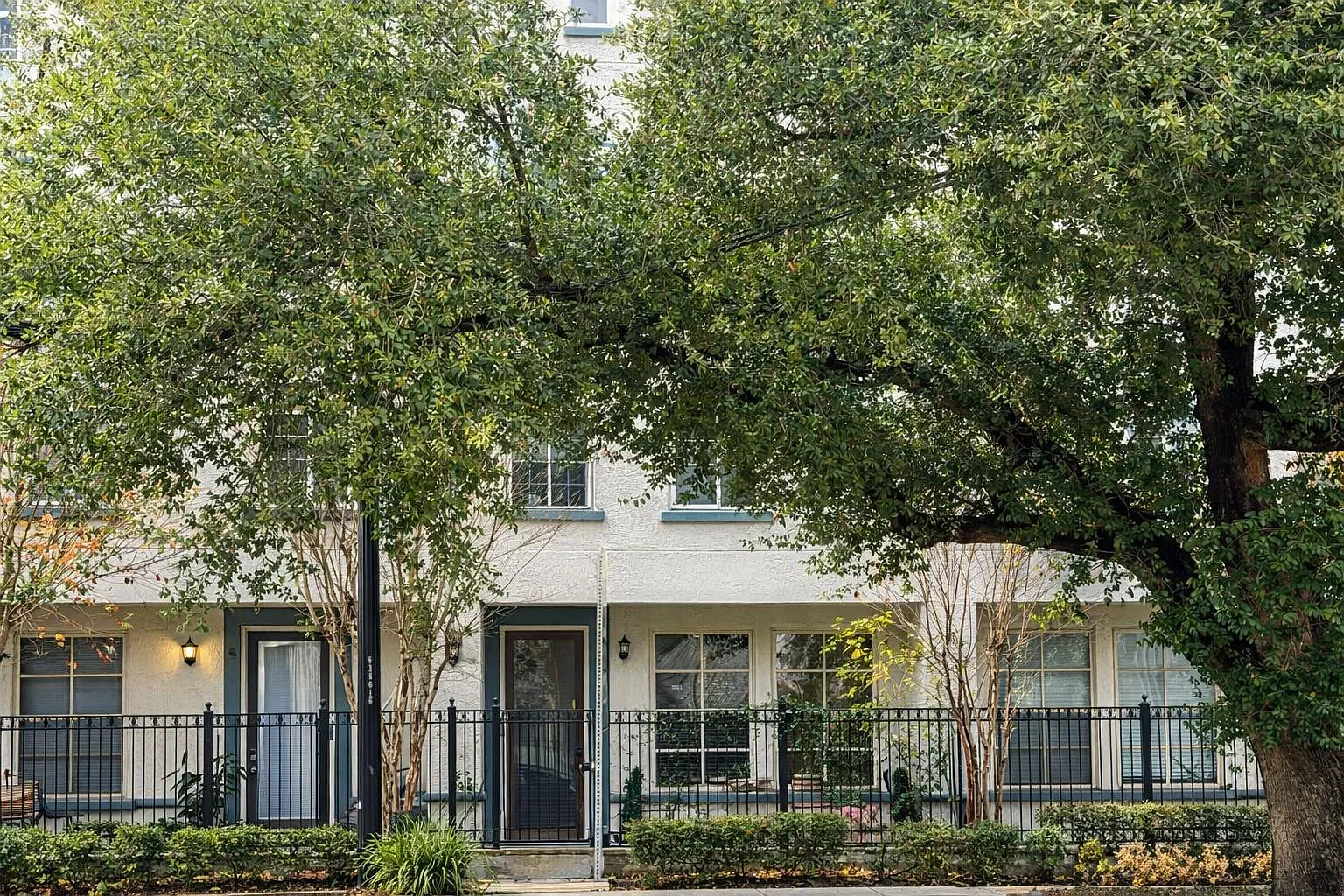 2 bed, 2.0 bath, 1309 sqft, $2,200 — Photo 1