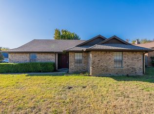 1401 Sunny Glen St, Fort Worth, TX 76134