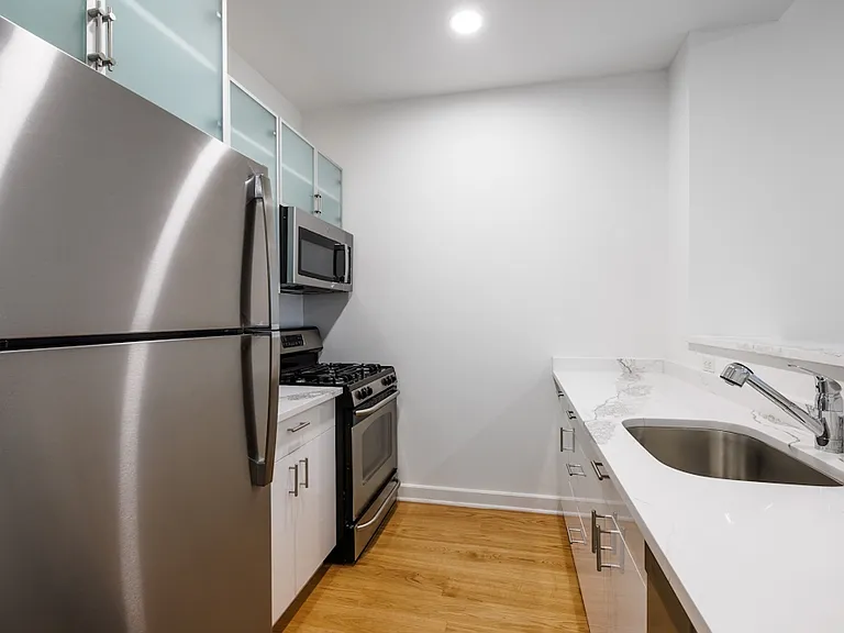 37 Wall St #11P — Photo 3