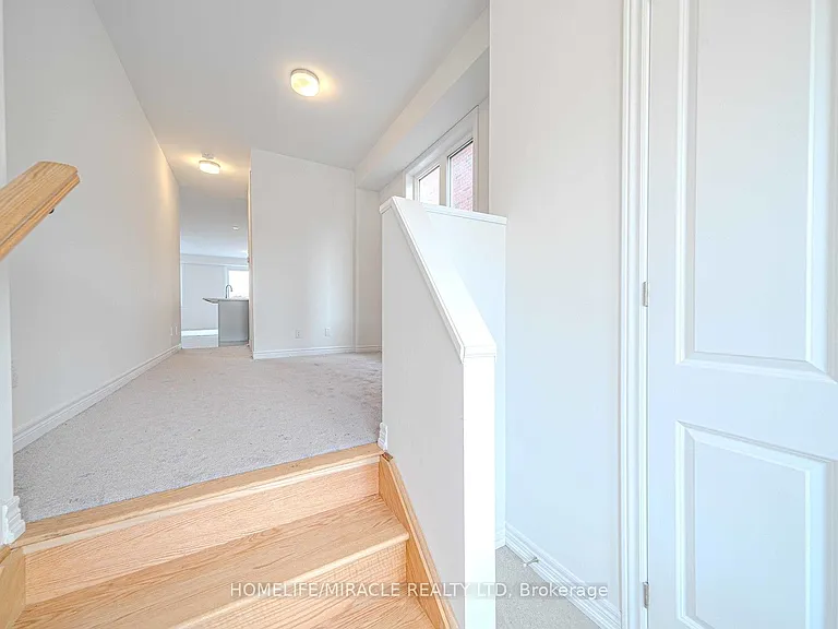 1054 Lockie Dr — Photo 12