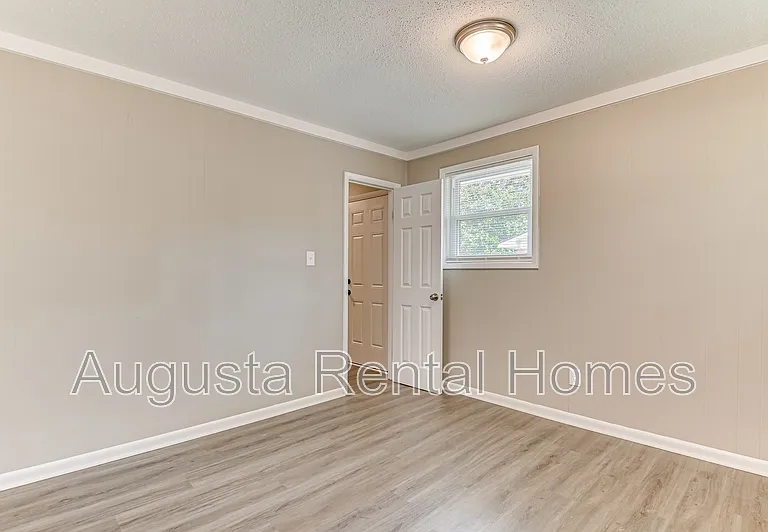 2328 Prague Ct — Photo 20