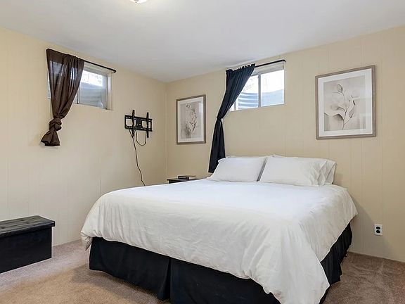 5th image of 900 E 112th Pl