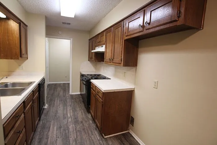 4508 Edinburgh Dr — Photo 15