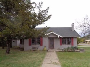 315 W 9th St, Hale Center, TX 79041