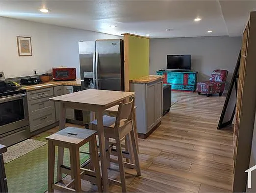 6915 Yates St — Photo 2