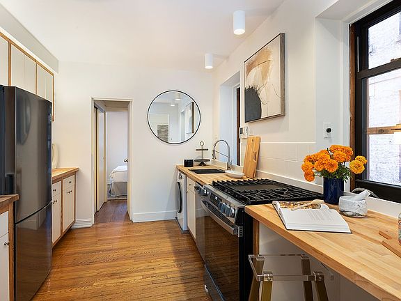 4th image of 855 W End Ave APT 5A