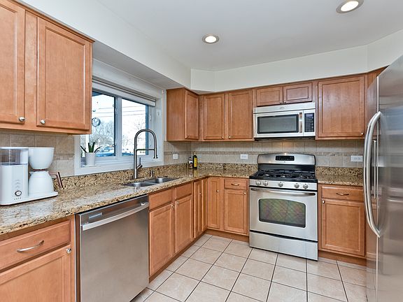 2nd image of 7200 W Lake St