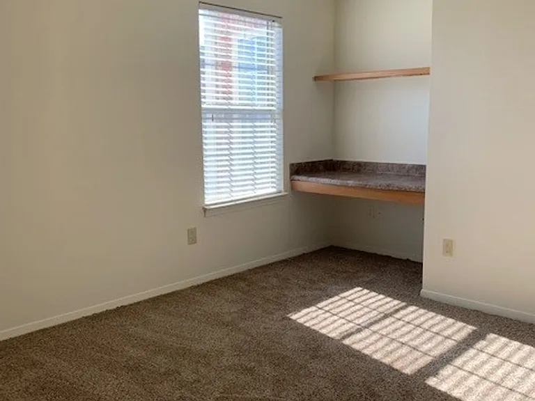Hamilton at Turman Farms Apartments — Photo 53