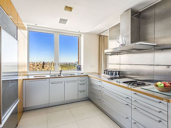 5th image of 15 W 63rd St APT 37A