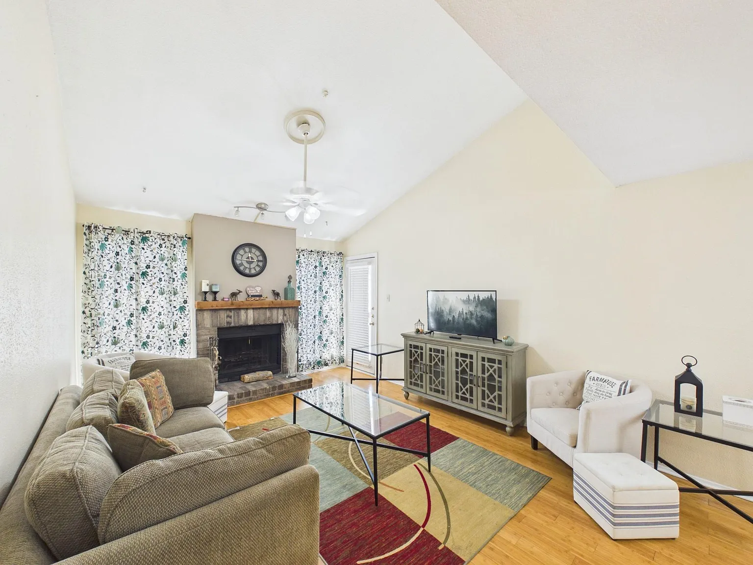 2 bed, 3.0 bath, 1137 sqft, $1,600 — Photo 3
