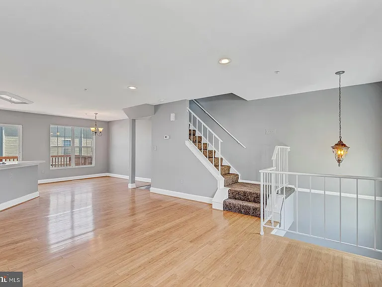 9456 Sea Breeze Ct — Photo 18