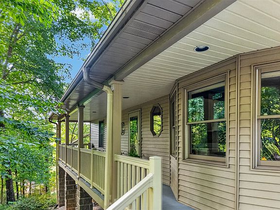 5th image of 215 Shoreline Cir