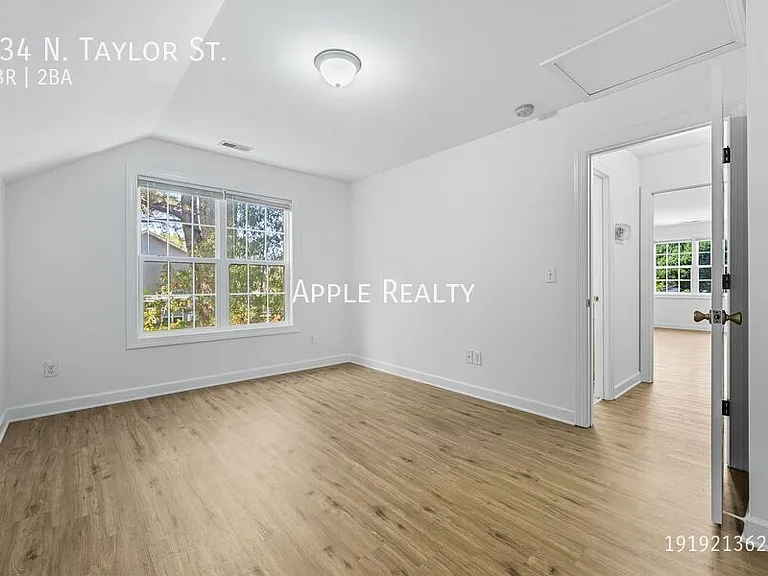 834 N Taylor St — Photo 9