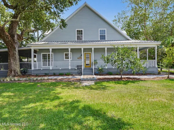 1115 Dunbar Ave, Bay Saint Louis, MS 39520