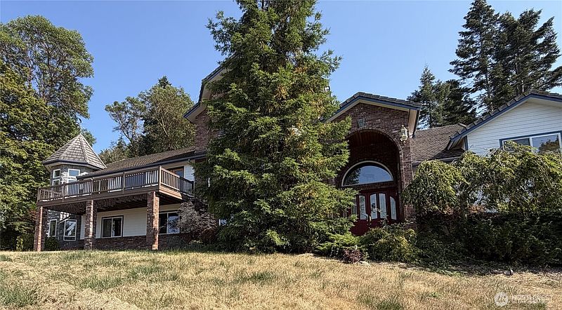 3rd image of 811 FOX HOLLOW Road