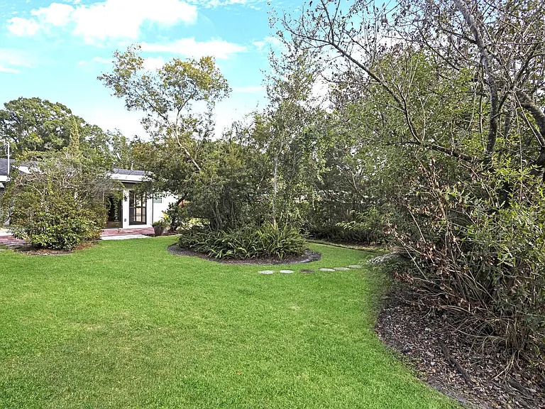 502 S Highland Ave — Photo 16