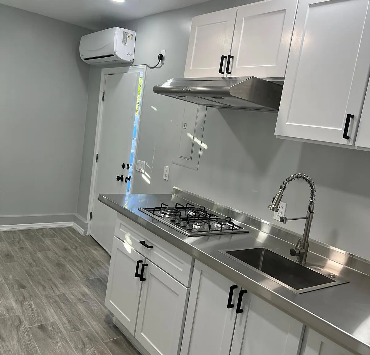 Studio, 390 sqft, $1,560 — Photo 1