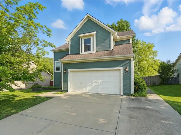 1321 S 6th St, Louisburg, KS 66053