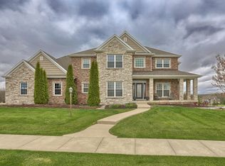 1504 N Woodberry Dr, Mahomet, IL 61853