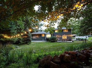 8 Huckleberry Dr S, Norwalk, CT 06850