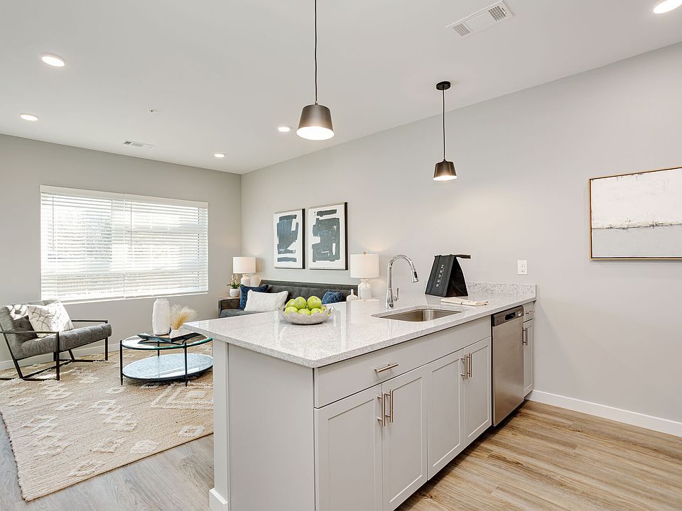 1st image of 4040 Travis Dr #424