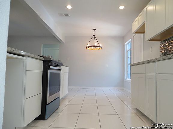 4th image of 202 Grecian Dr