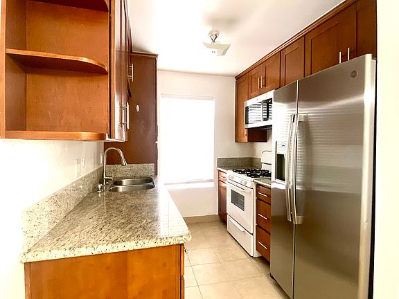 4th image of 409 Burchett St Unit 215