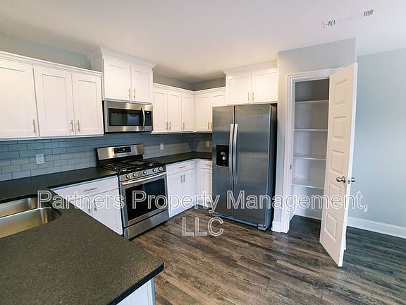 3rd image of 6038 W Mecklin St