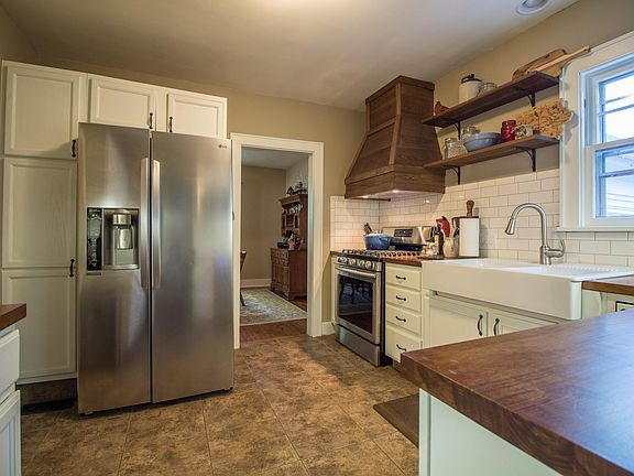 5th image of 8 N Myrtle St