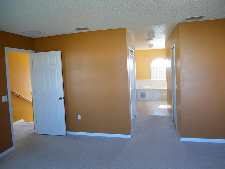 221 Amesbury Ln — Photo 10