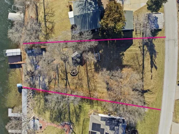 9113 Murray Dr, Plattsmouth, NE 68048