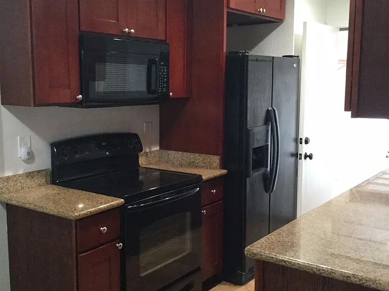 2 Bedroom / 1 Bathroom Townhome in Bay Point — Photo 3