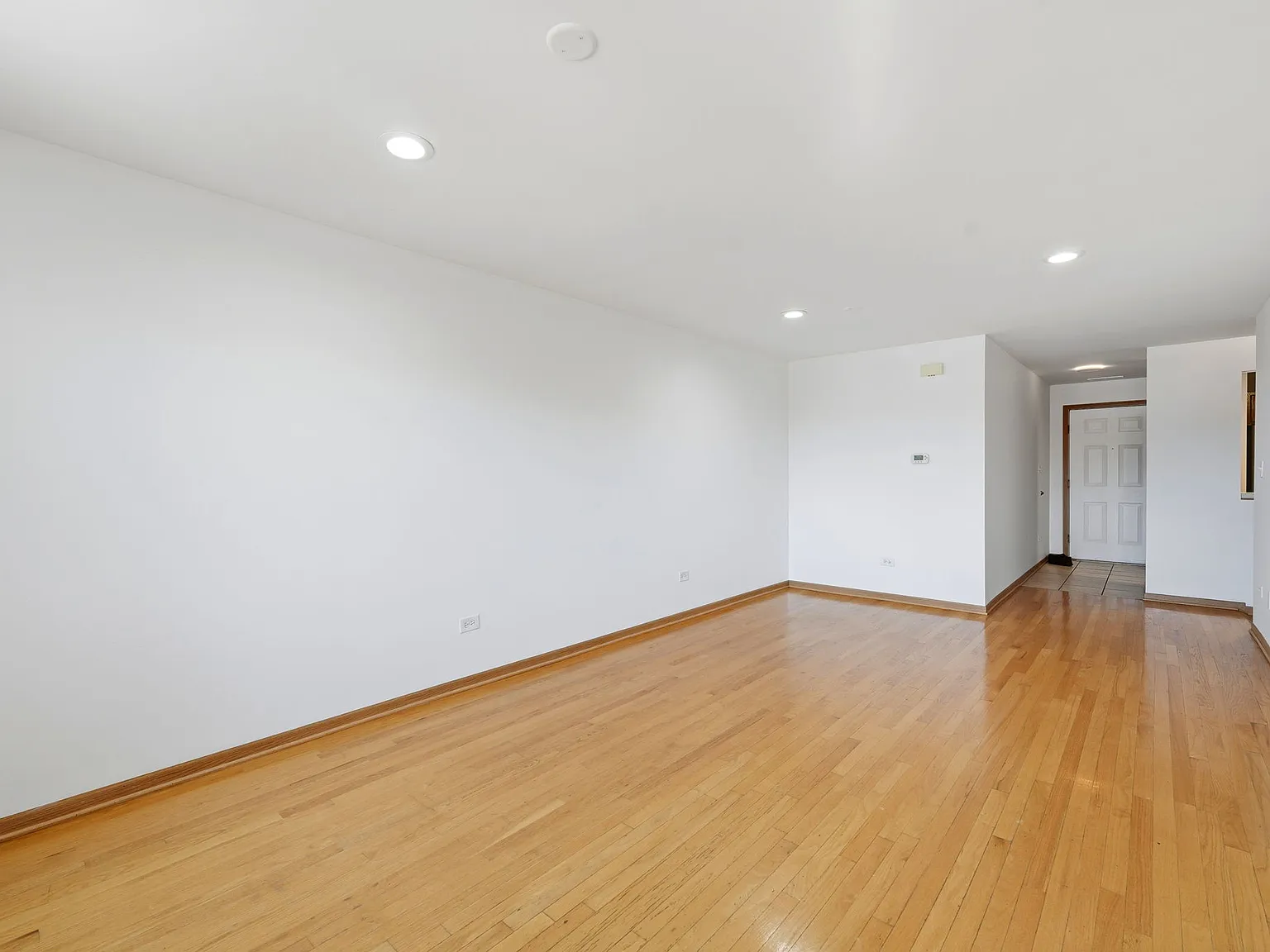 3 bed, 1080 sqft, $2,000 — Photo 3