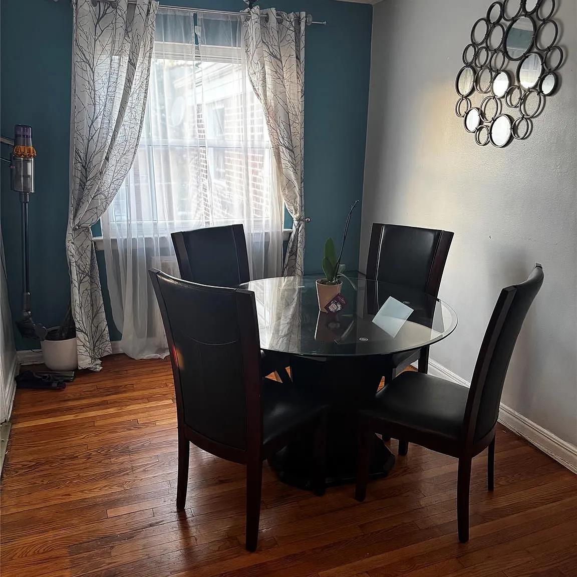 1 bed, 1.0 bath, 720 sqft, $2,300 — Photo 3
