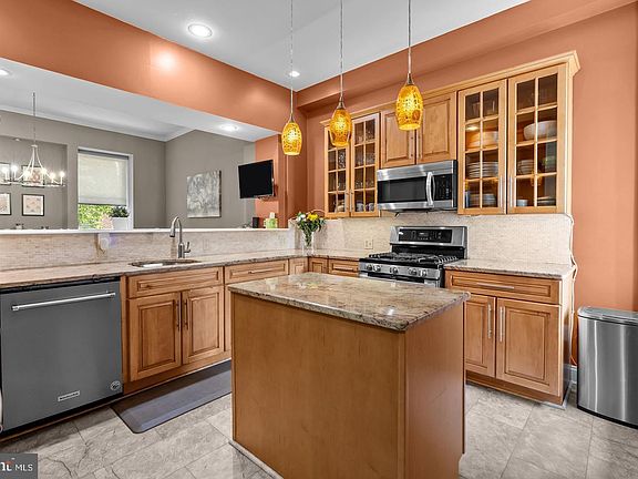 5th image of 1518 Mount Vernon St #3