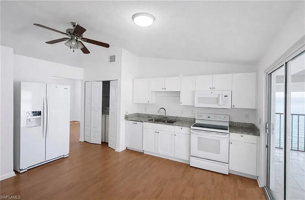 2 bed, 2.0 bath, 970 sqft, $2,000 — Photo 3