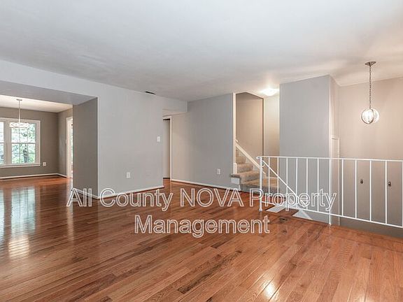 4th image of 4806 Treasure Ct
