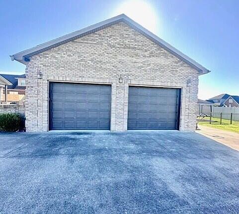 3rd image of 1140 Crestwood Dr