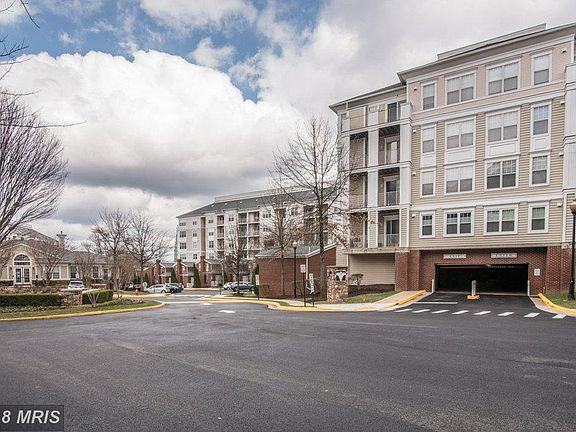 3rd image of 1645 International Dr Unit 122