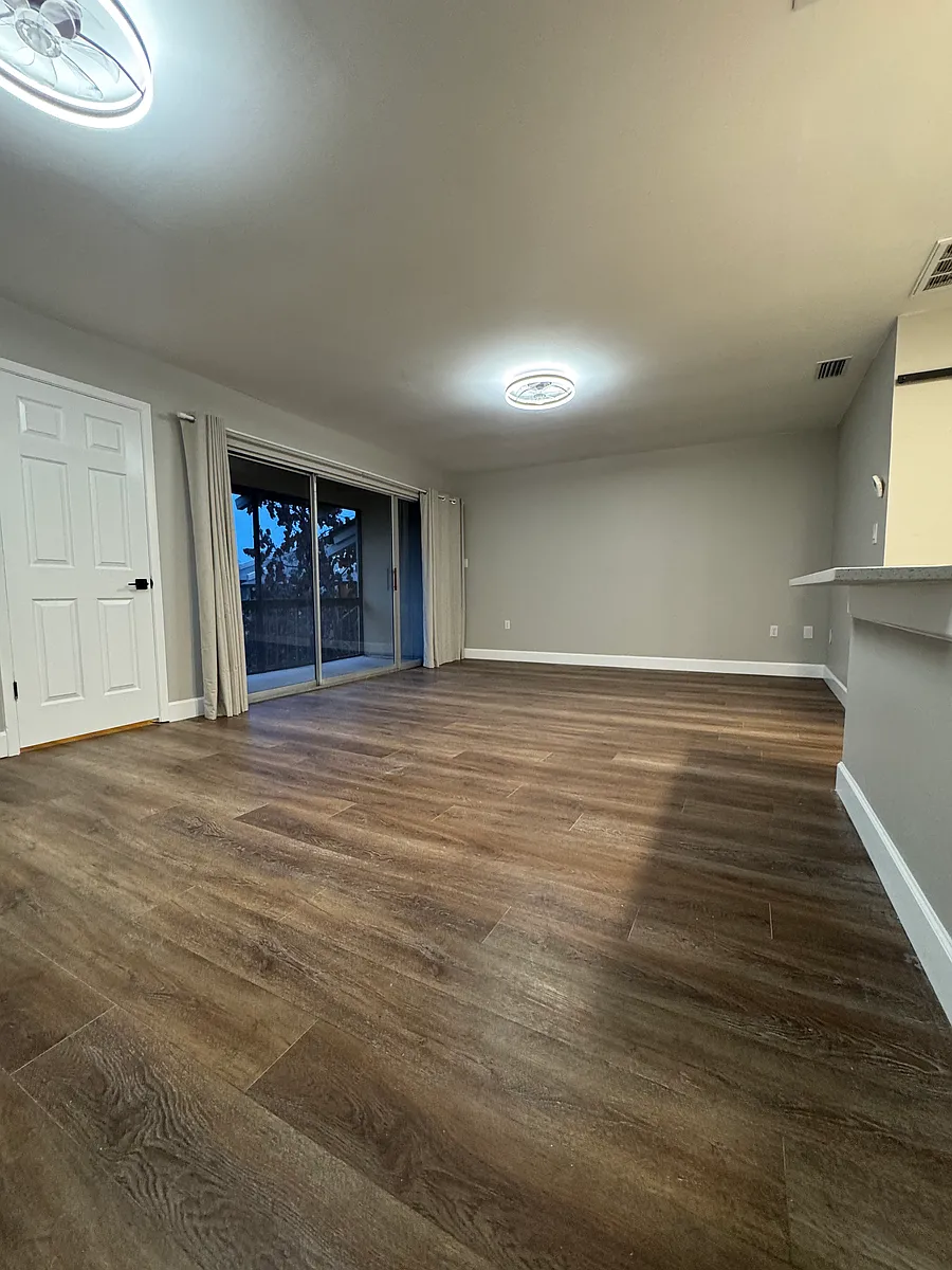 Building Photo - 592 Orange Dr #142