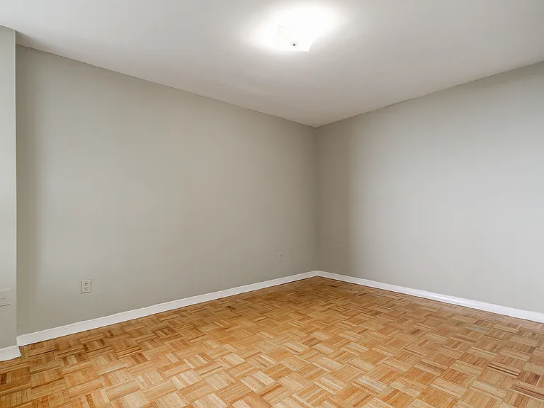 10 Kensington Rd — Photo 7