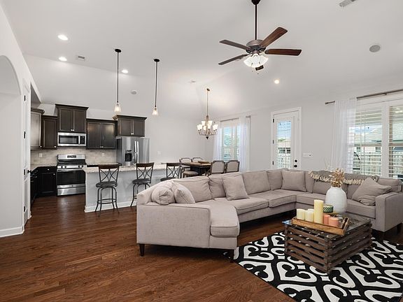 4th image of 2272 Applemill Dr