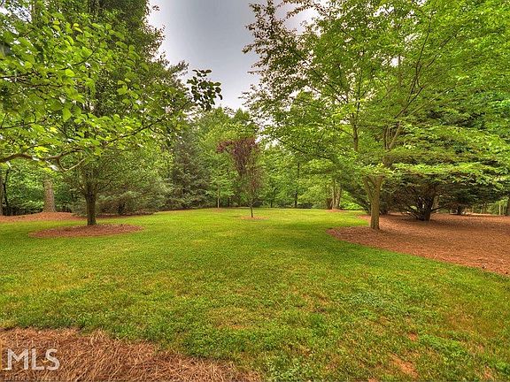 5th image of 142 Mountain Springs Cir