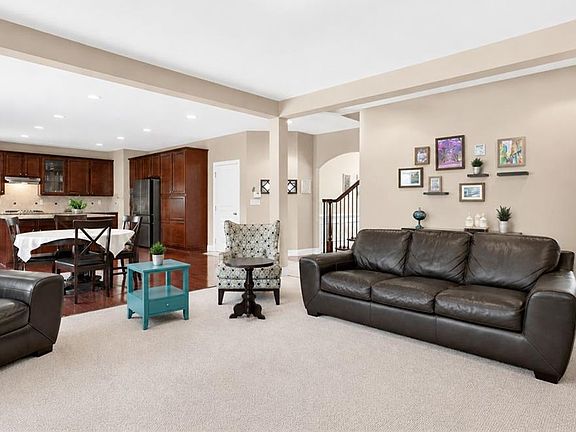 5th image of 3783 Courson St