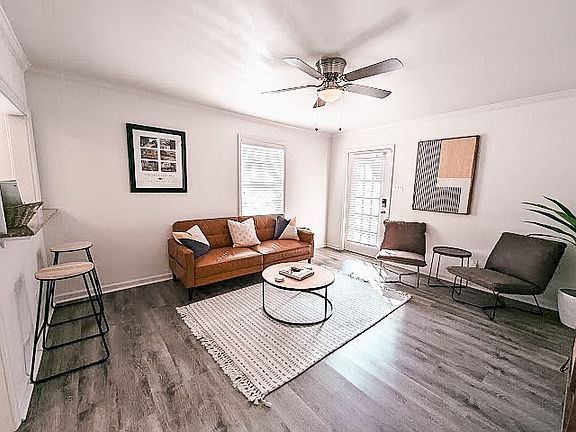 3rd image of 404 Park Ln