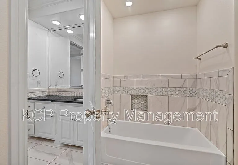 17 Jeffrey Way — Photo 13